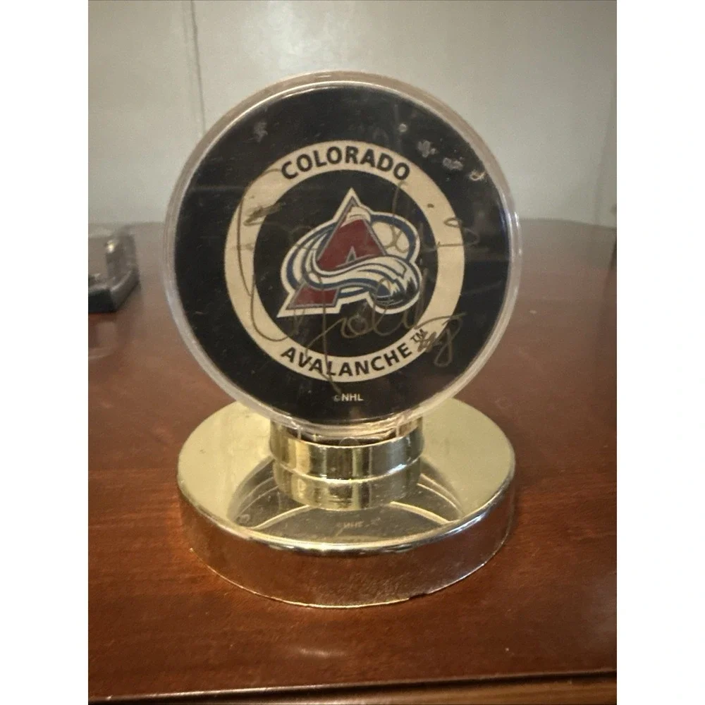 Vtg Colorado Avalanche Signed Hockey Puck Display Stand NHL Collectible